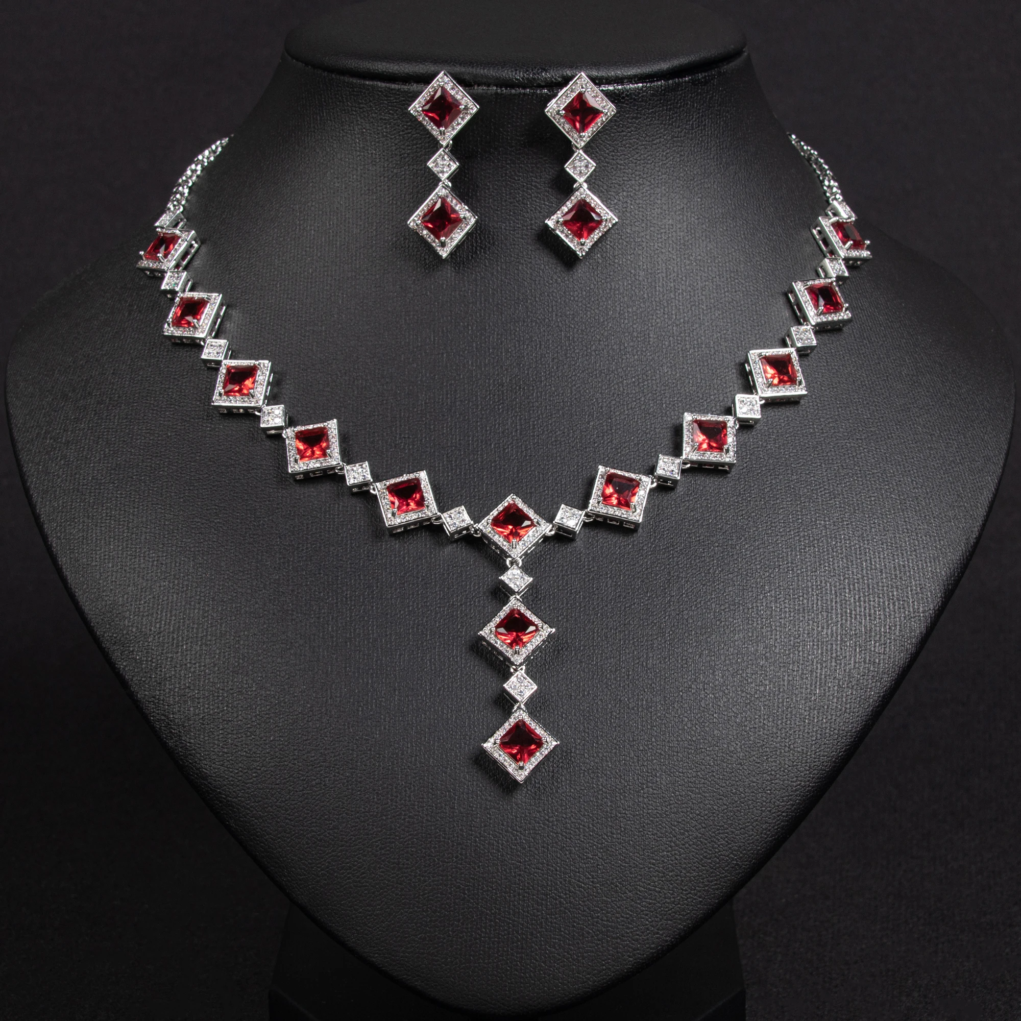 New heart-shaped fashionable crystal zircon jewelry set suitable for women's engagement and date wear