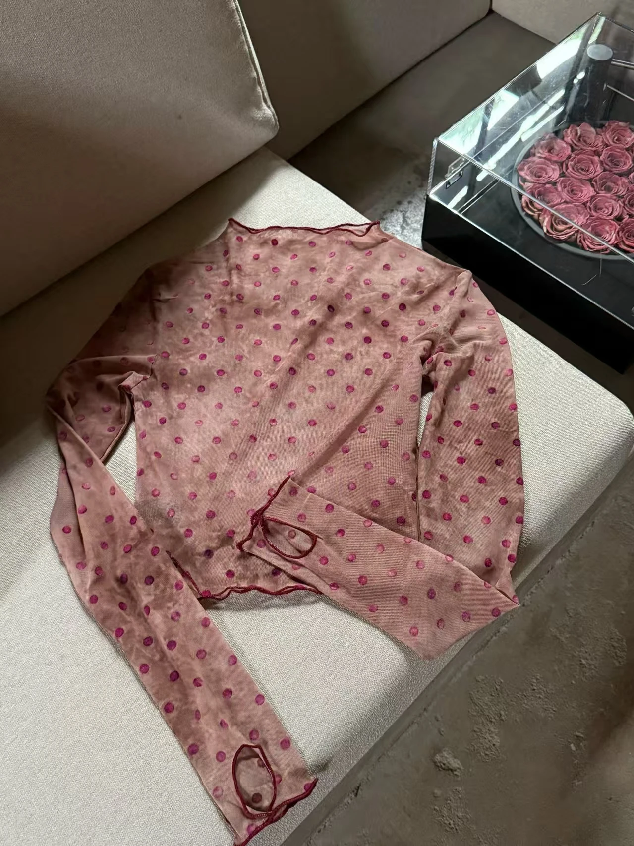 

Розовая женская футболка с длинным рукавом в горошек и кружевом, приталенная, в красивом французском стиле, весна-лето, новинка, модный топ