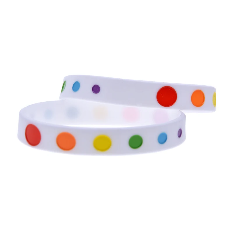 50 Stück Pride-Silikonarmbänder, 1/2 Zoll breit, mehrfarbiges Punktlogo, modischer Armreif, 2 Farben – Detail 4