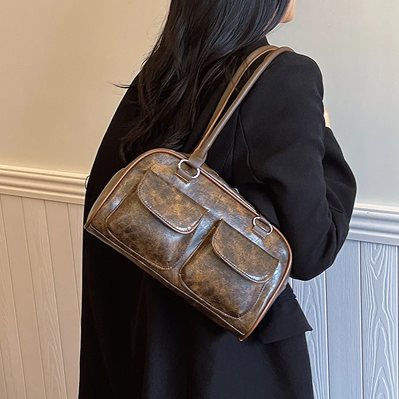 

2024 Underarm Women New Simple Fashionable Shoulder Bag Small Large Capacity Handheld Commuter Bag