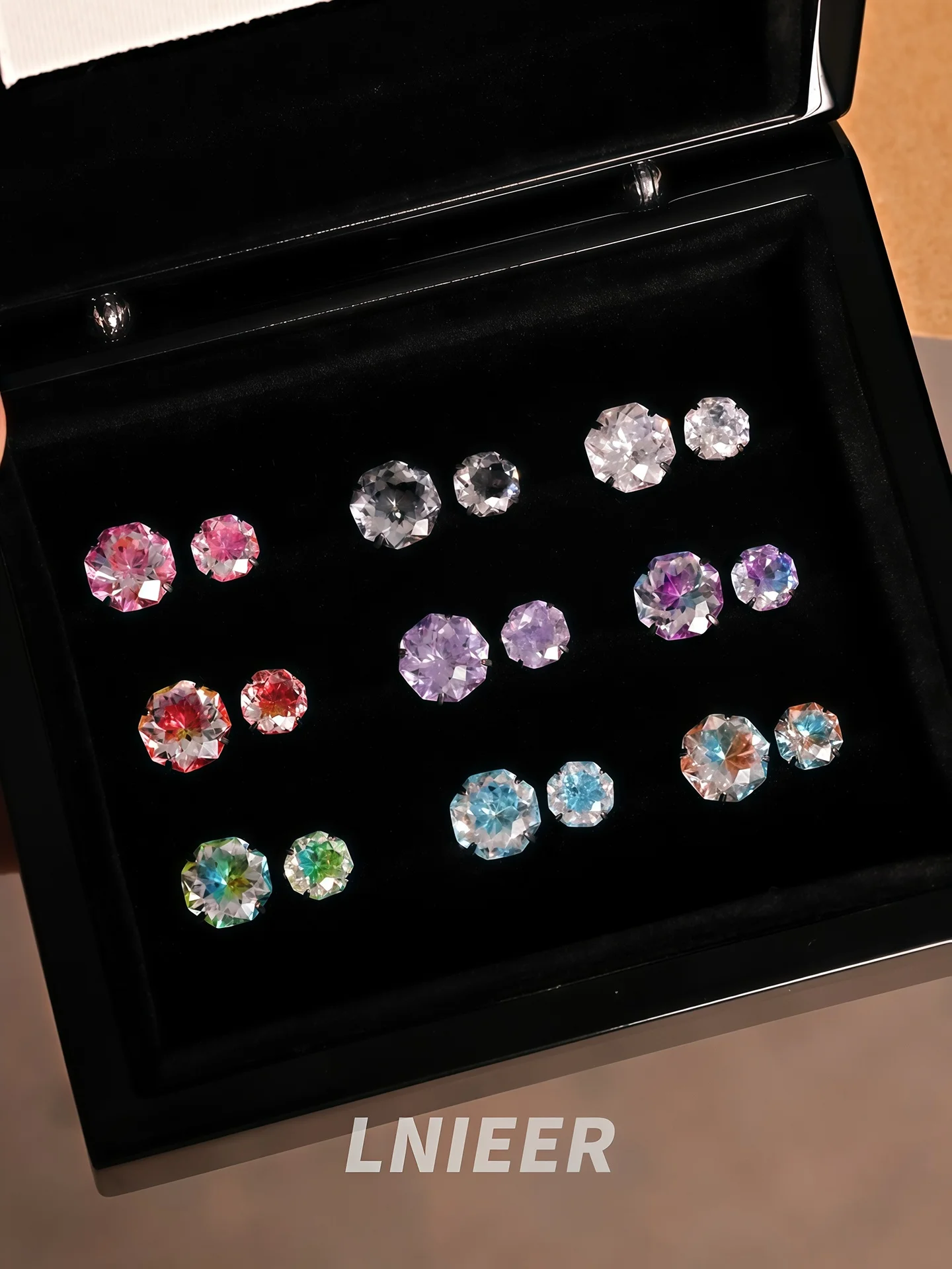 brincos-femininos-de-aco-titanio-com-diamantes-coloridos-brilhantes-flor-de-mao-huazhi-nova-joia-da-moda-2026-brincos-de-t