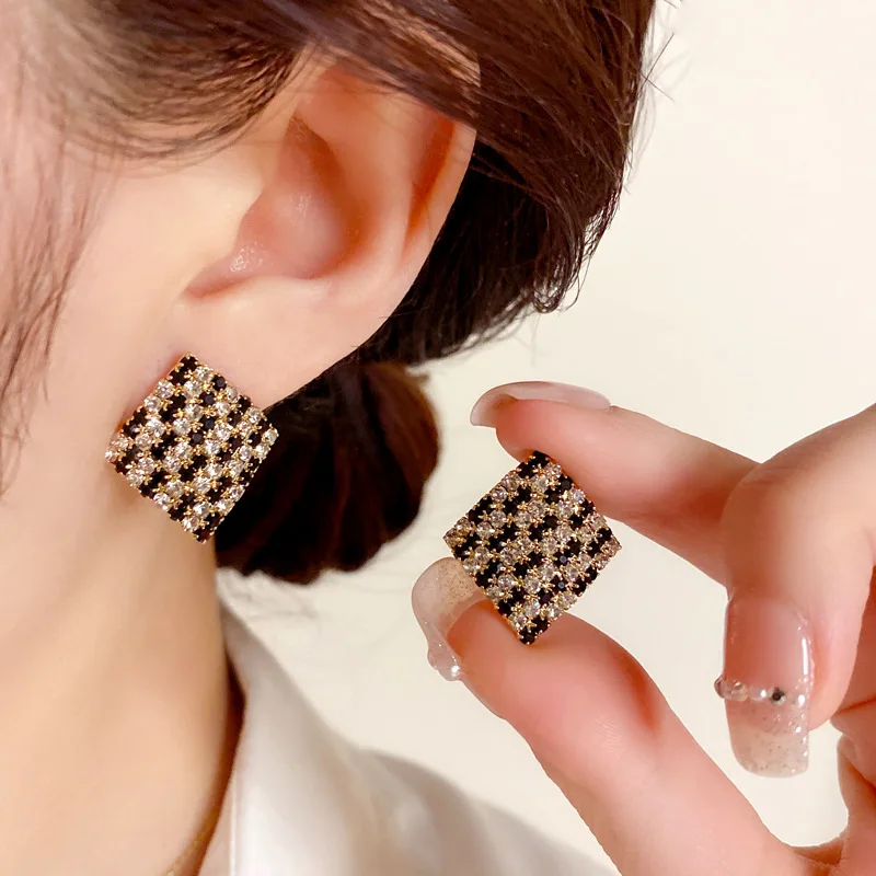 Geometry Rhombus Stud Earrings for Women White Black Rhinestones Earrings Trendy Korean Elegant Party Jewelry