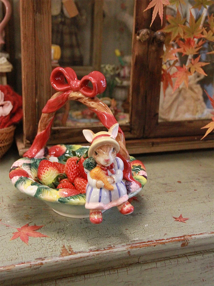 Retro fairy tale strawberry rabbit ceramic basket plate fruit plate decorative ornament gift