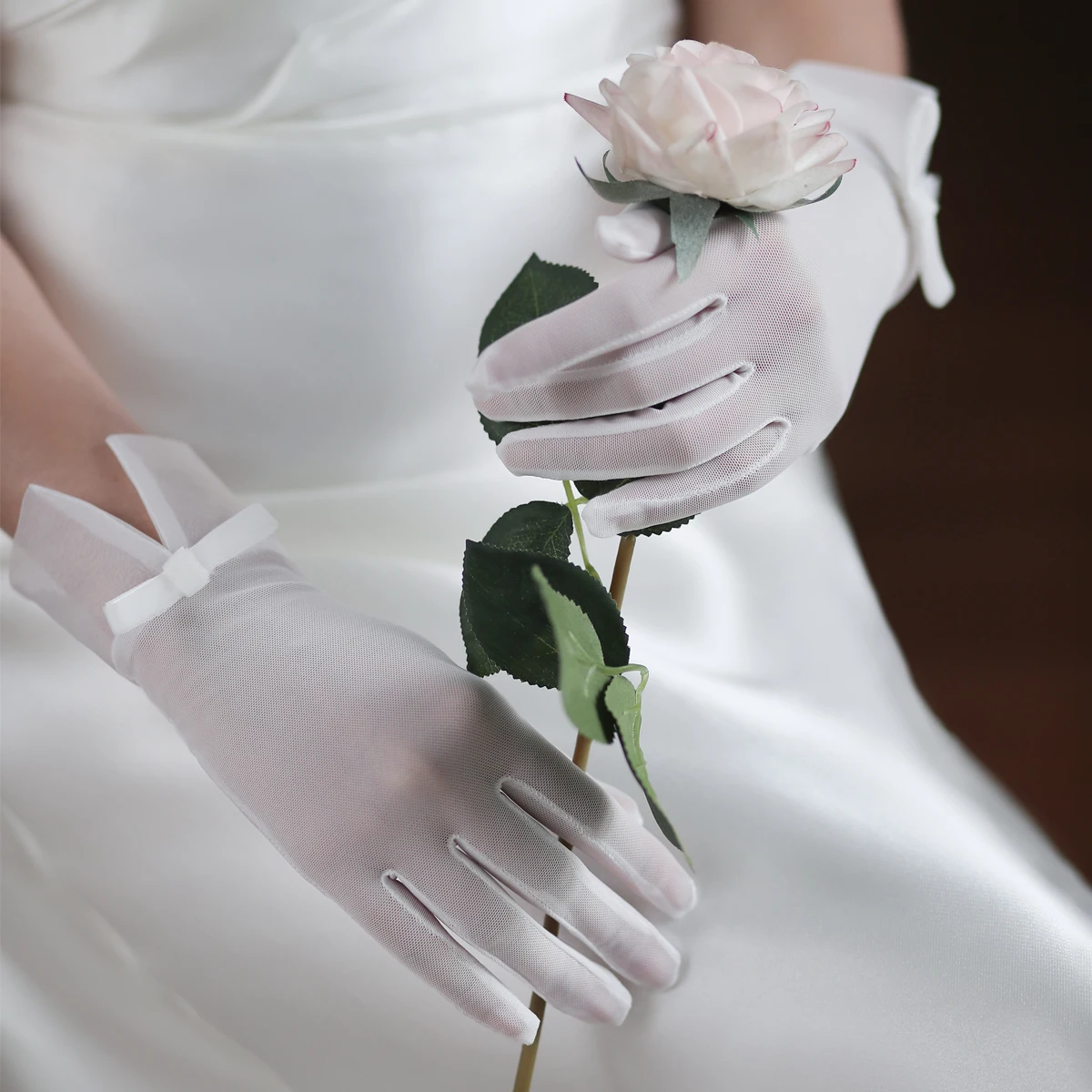 WG057 Exquisite Wedding White Bridal Gloves Elastic Mesh Bow Brides Fingertip Wrist Gloves Women Pageant Prom Handschuh