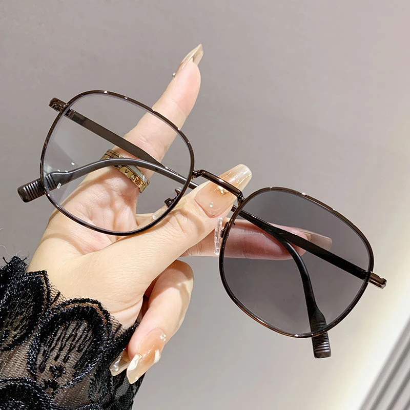 Automatic Photo-sensitive Anti-blue Light Small Round Frame Nearsighted Glasses 7759