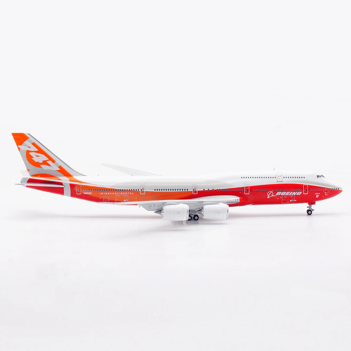 B631002 โลหะผสมสะสมเครื่องบินของขวัญ HX รุ่น 1:400 โบอิ้ง B747-8 Sunrise 'สีบ้าน' เครื่องบิน Diecast Jet รุ่น N6067E