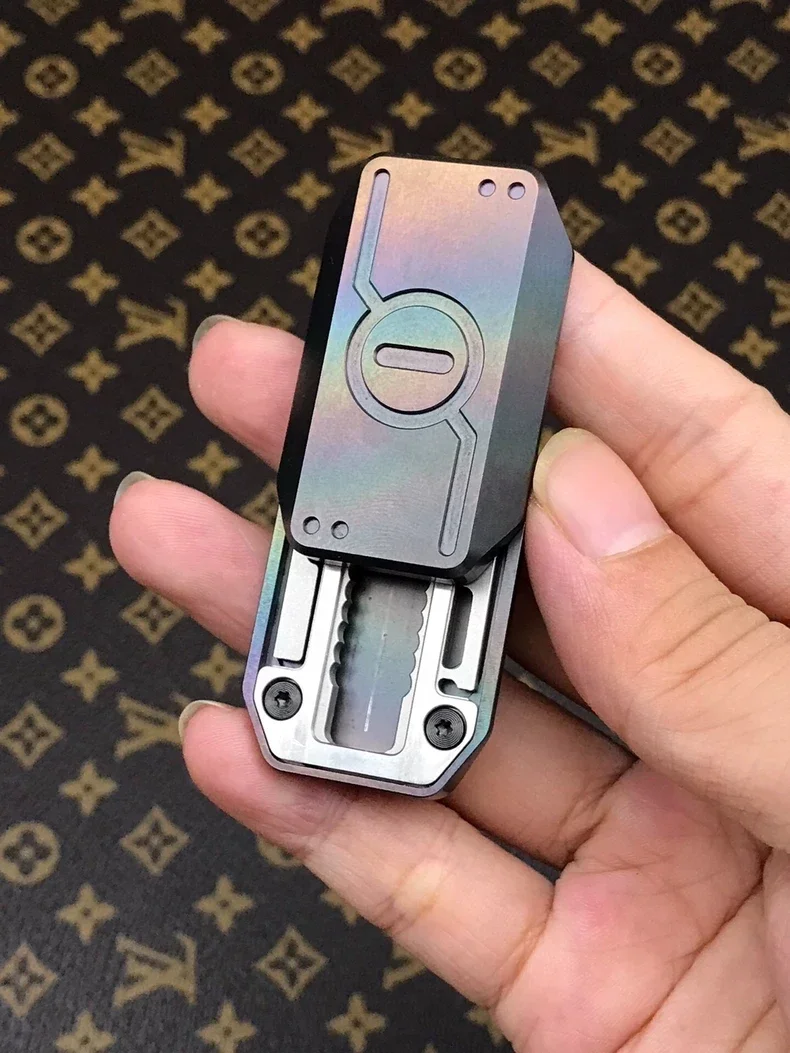 La densidad de Wanwu LeZhi promueve el material del acero inoxidable de la aleación del zirconio del escudo de EDC Paipa