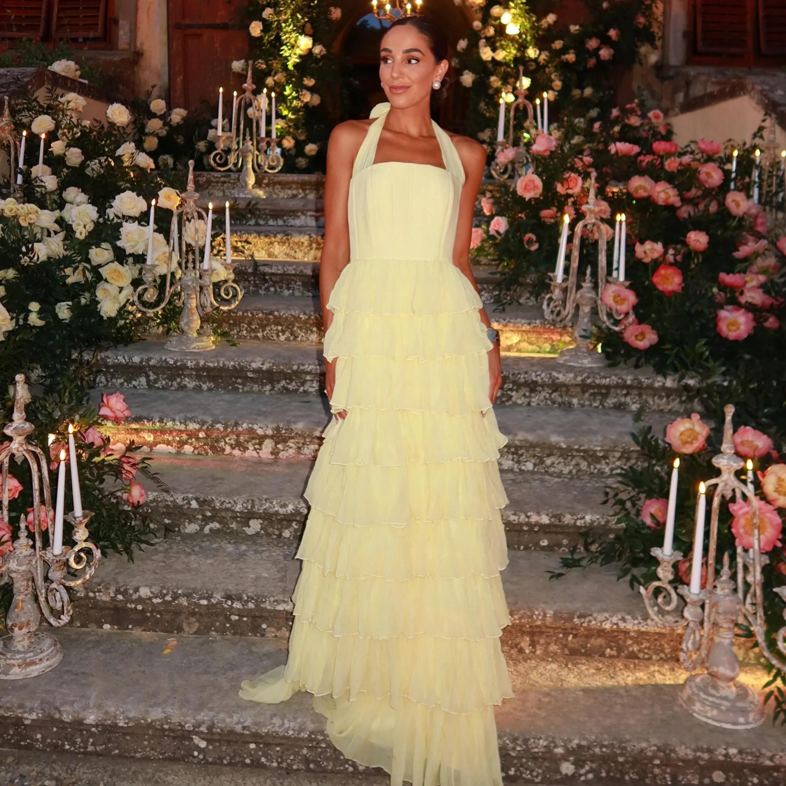 

Classic Evening Dresses A Line Halter Neck Sleevelsss Tiered Prom Gowns Customized Floor Length Backless Beach Party Wear