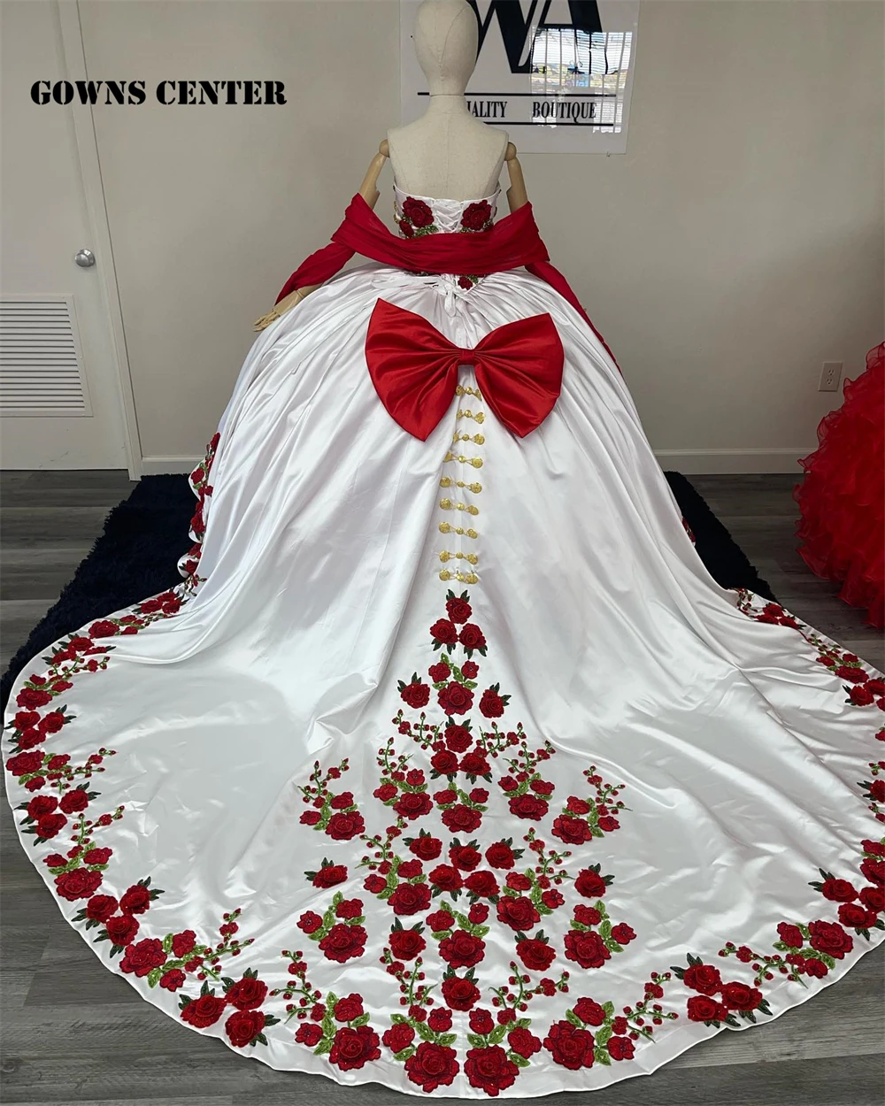 

White Satin Mexican Red Roses Embroidery Quinceanera Dresses With Bow Ball Gown Birthday Gown Lace-Up Sweetheart Sweet 16 Dresse