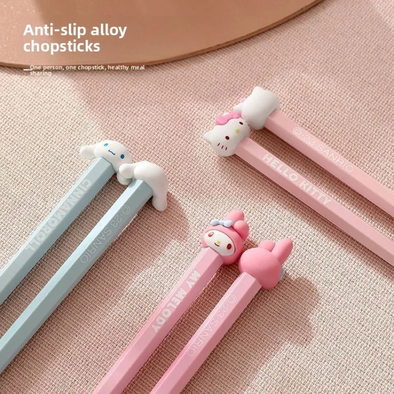 Palillos de dibujos animados bonitos con diseño de gato Kawaii, vajilla reutilizable de estilo japonés, juego de comedor para mujeres y adolescentes, regalo al por mayor