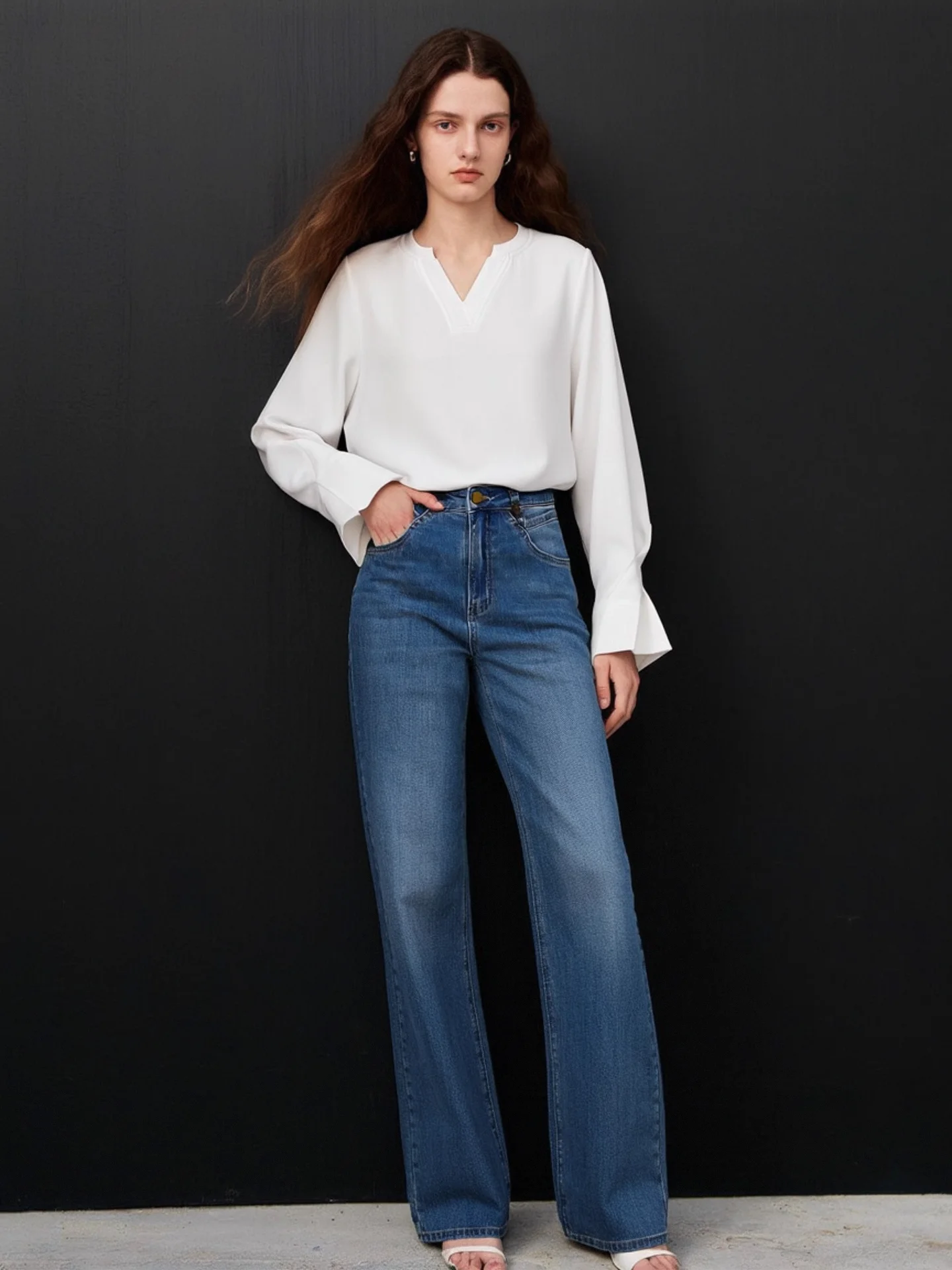 

Loose Long Sleeve V-neck T-shirt HUAAPPUW French Style Pure Color Bell Sleeve Shoulder Width Regular Polyester Cotton Blend