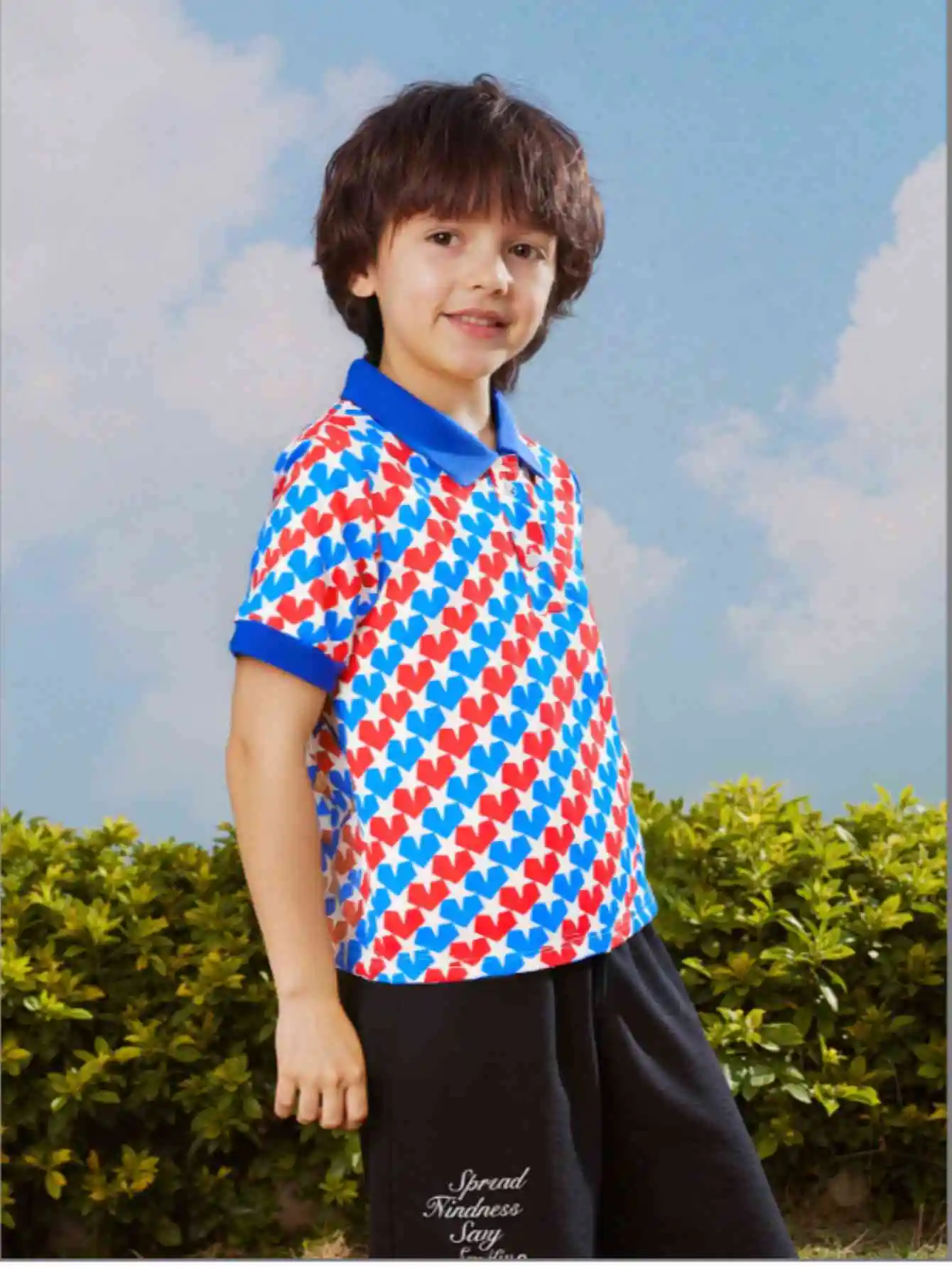 

Boys' colorful heart pattern Polo shirt: red and blue color block design, comfortable and breathable, vibrant casual wear