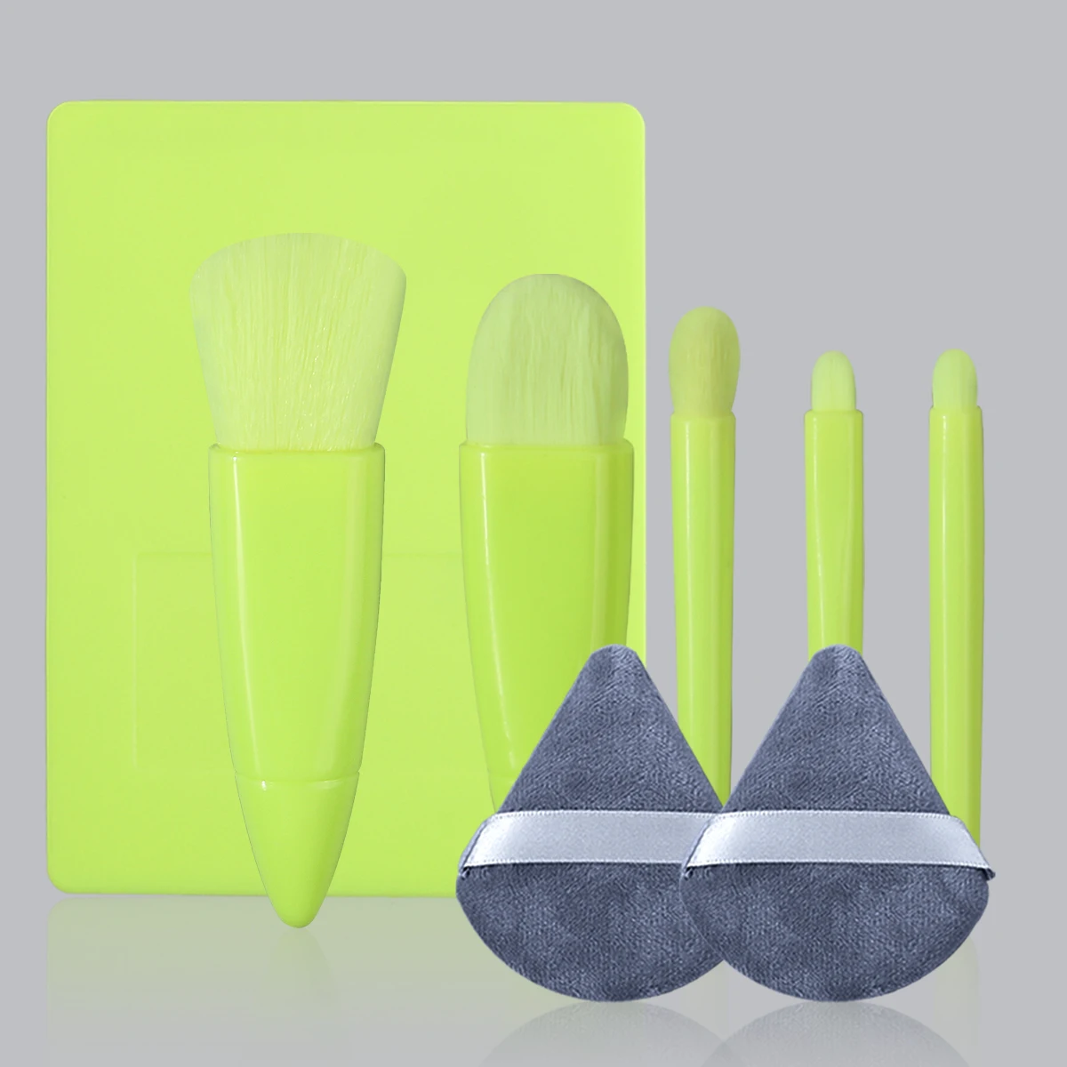 Conjunto de mini pincéis de maquiagem macios, 5 peças + 2 peças de sopro de pó triangular dupla face + 1 peça de ferramentas de maquiagem com caixa de armazenamento de espelho