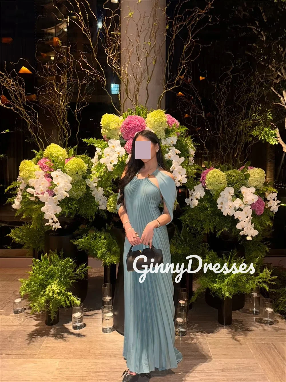 ドバイ高級イブニングドレス カスタマイズ可能なコラム型ホルタードレス プロム用 キャップストラップ付き フリル付き フロア丈フォーマルドレス