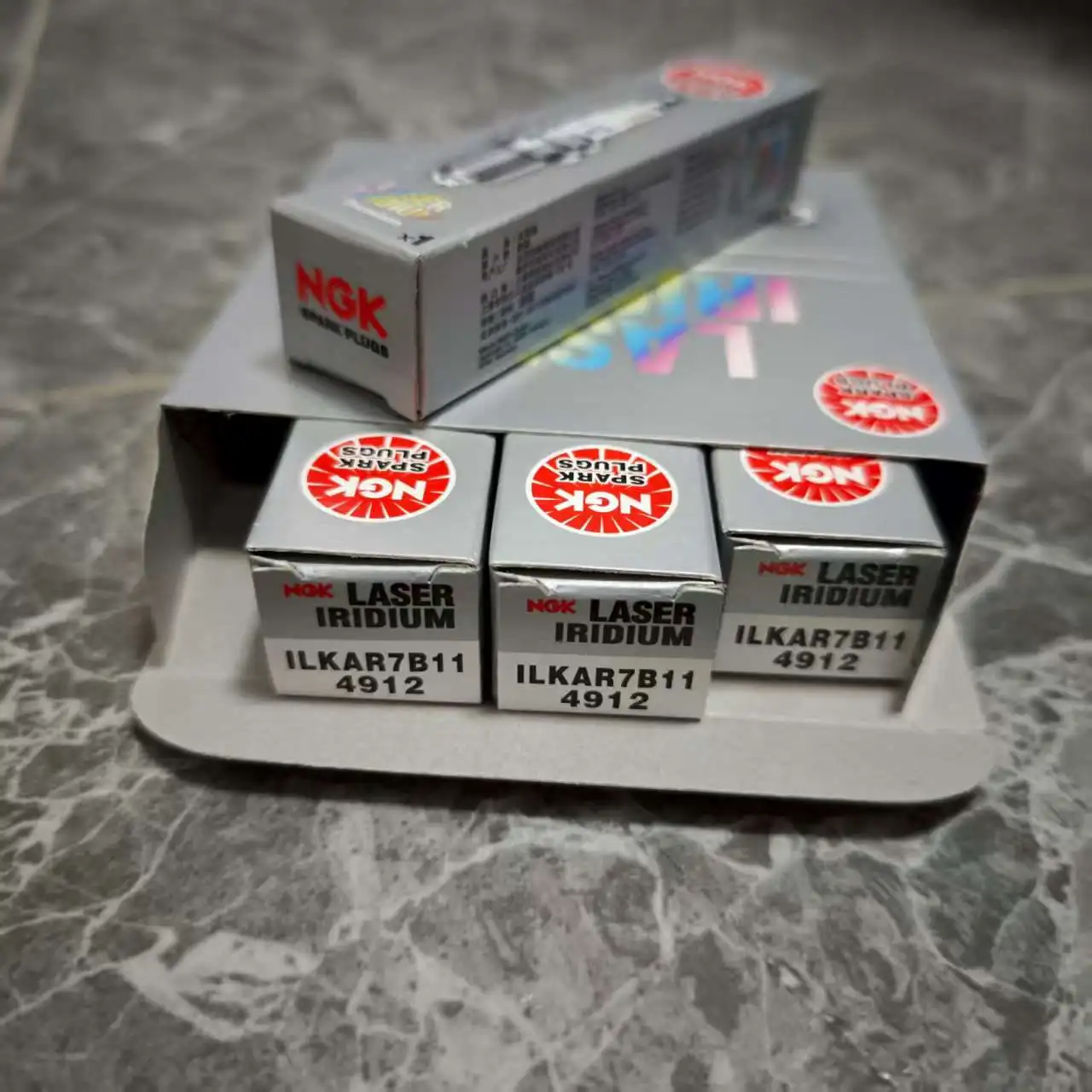 

4 шт. Свеча зажигания NGK 4912 ILKAR7B11 Свеча для TOYOTA COROLLA YARIS VERSO RAV4 PRIUS AYGO AVENSIS AURIS ALLION MATRIX LEXUS ES UX
