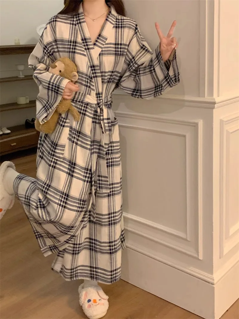 Neu eingetroffen: Damen-Nachthemd: Minimalistischer Bademantel für Frühling/Herbst – Langer, lockerer Kimono im Instagram-inspirierten Homewear-Stil – Detail 3