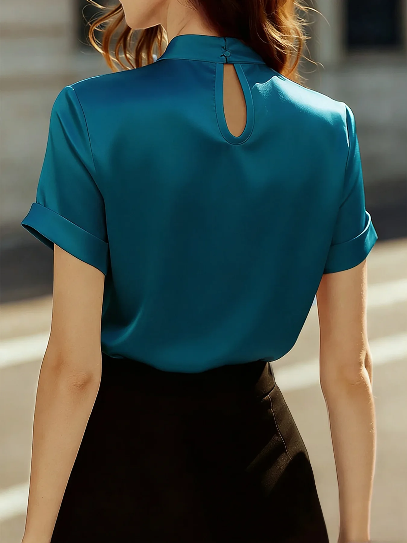 Blus dan Kemeja Wanita Model Kerah Keyhole Sederhana Polos Lengan Pendek Blus Elegan Bahan Satin Atasan Musim Panas Kemeja Kantor Wanita