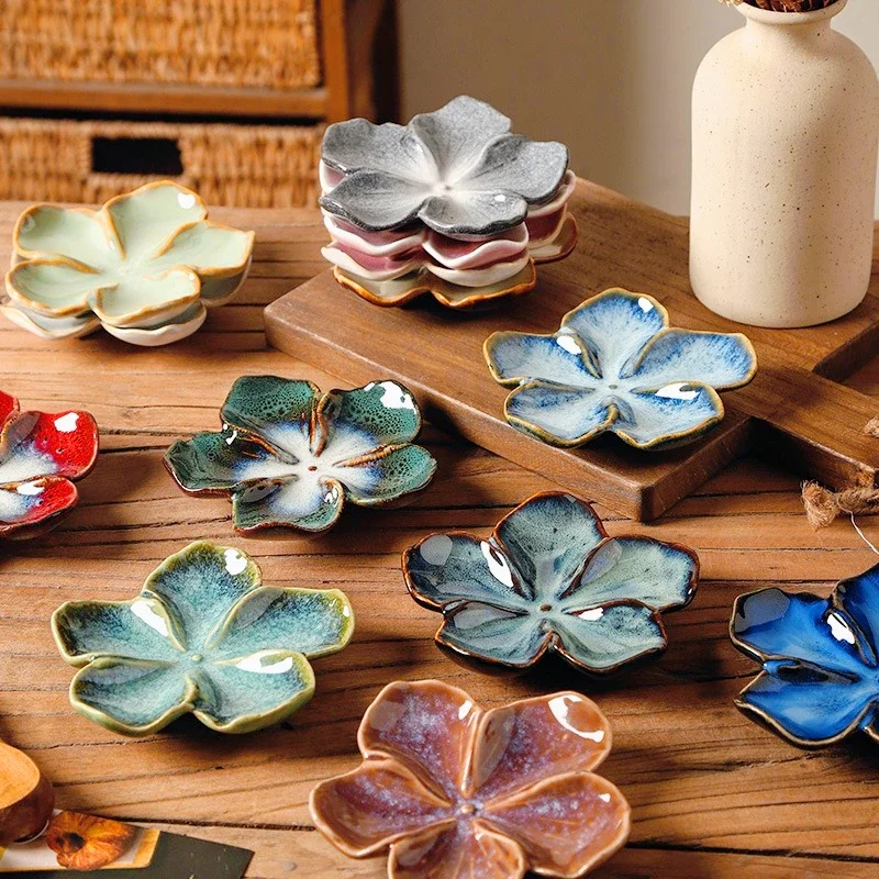 Retro Kiln-Baked Ceramic Petal-Shaped Dipping Plate, Lightweight Seasoning & Sauce Dish for Home & Restaurant Use