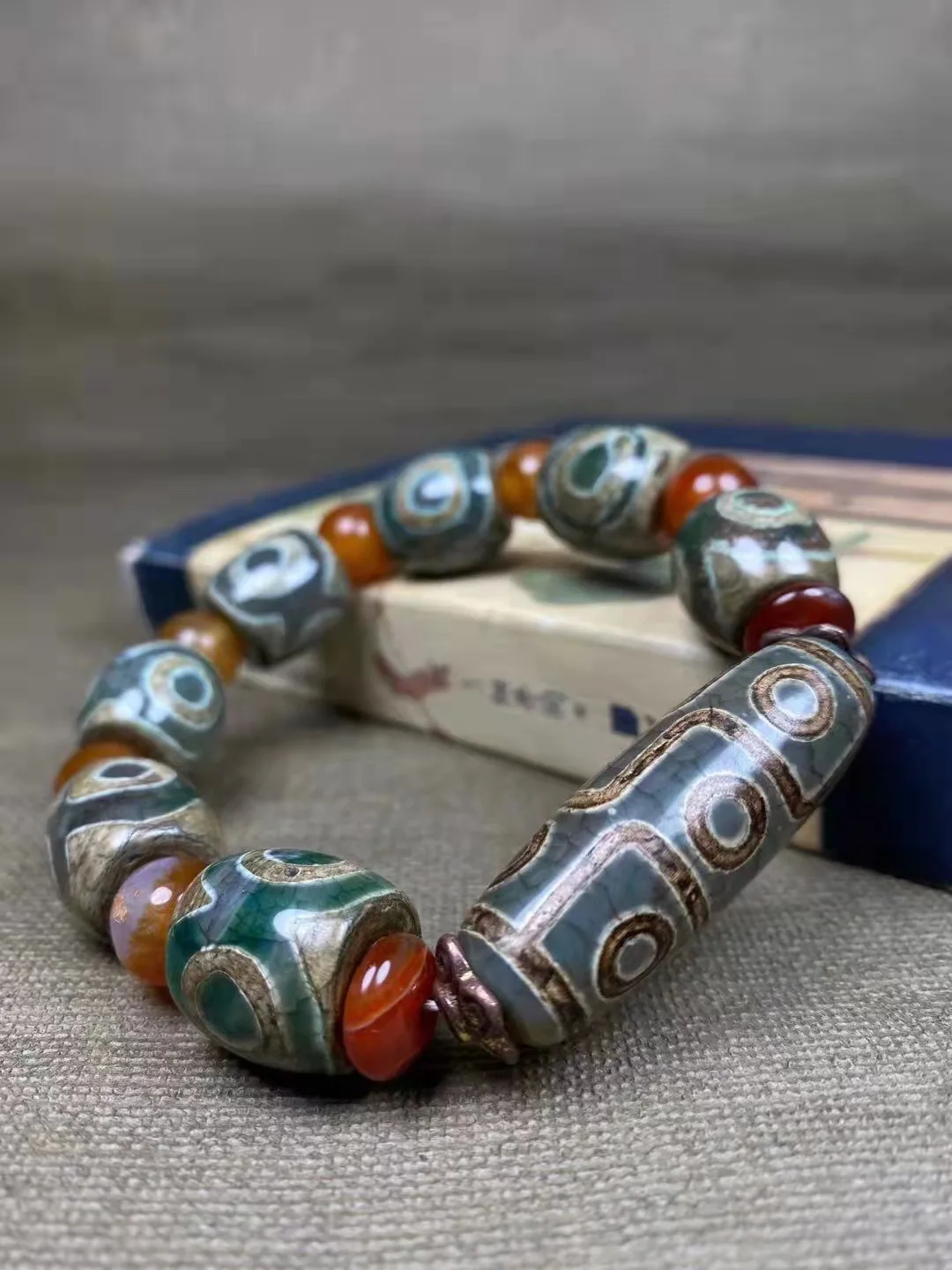 Natural Tibetan Green Agate with Three Eyes and Nine Eyes Beads Bracelets for Men and Women Ethnic Wild Bracelet