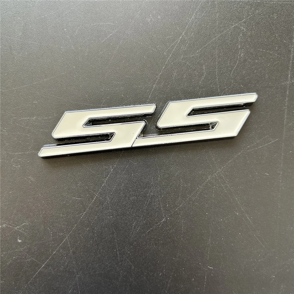 3D Car Sticker Front Hood Grill Emblem Grille Badge for Chevrolet SS Sport Cruze Camaro Captiva Aveo Lacetti Rear Trunk stickers