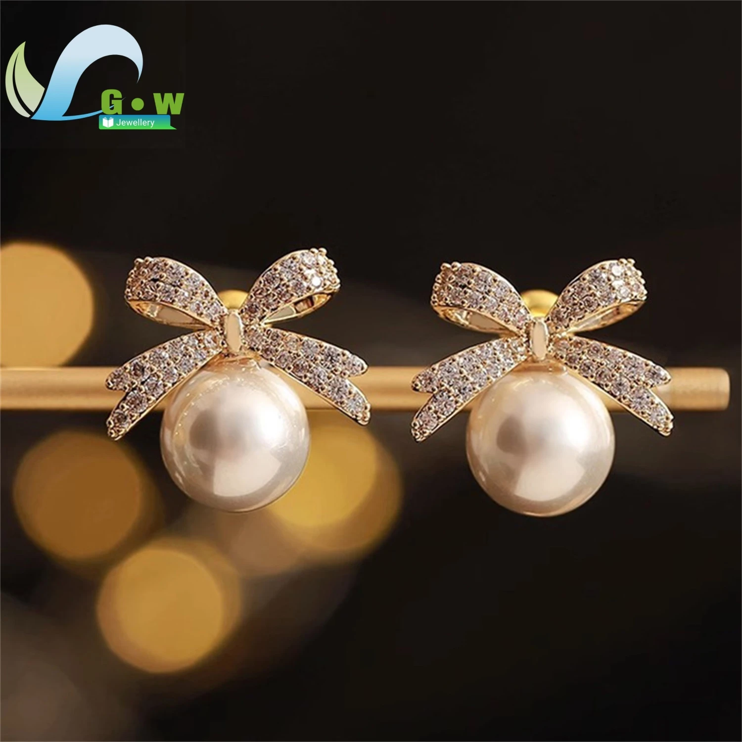 

Light Luxury French Retro Style Pearl and Crystal Bow Drop Earrings Niche Unique Design for Women Fashion Accessory