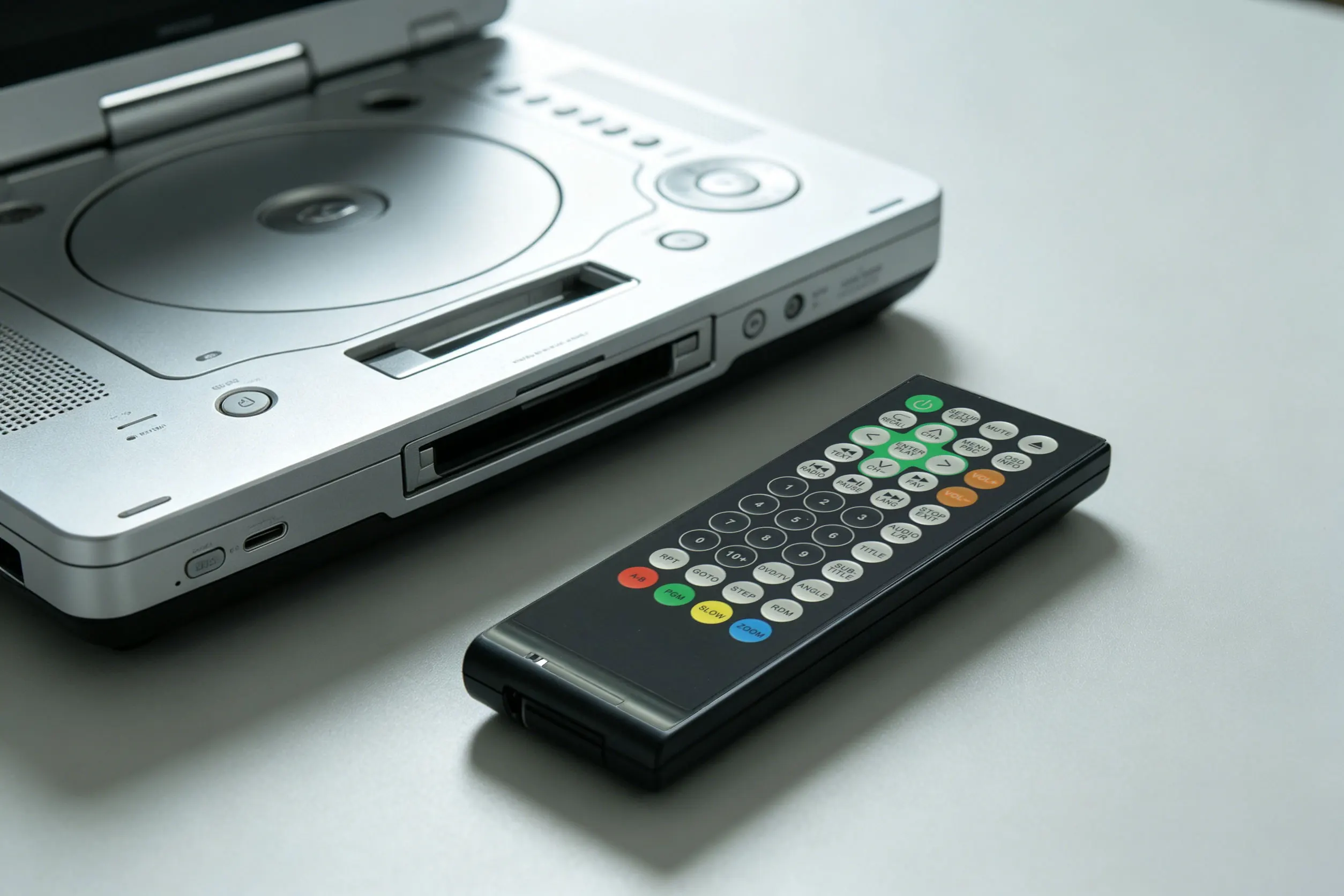 Пульт дистанционного управления для портативных мультимедийных DVD-плееров Challenger DV-7069, DV-7169, DV-8069, Magnum RMC-071-02 и Peiying PY-PS700A