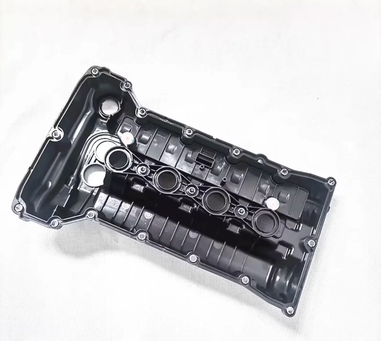 1pcs camshaft Valve Cover assy.  for Chinese SAIC ROEWE 350 MG5 1.5L engine Auto car motor parts