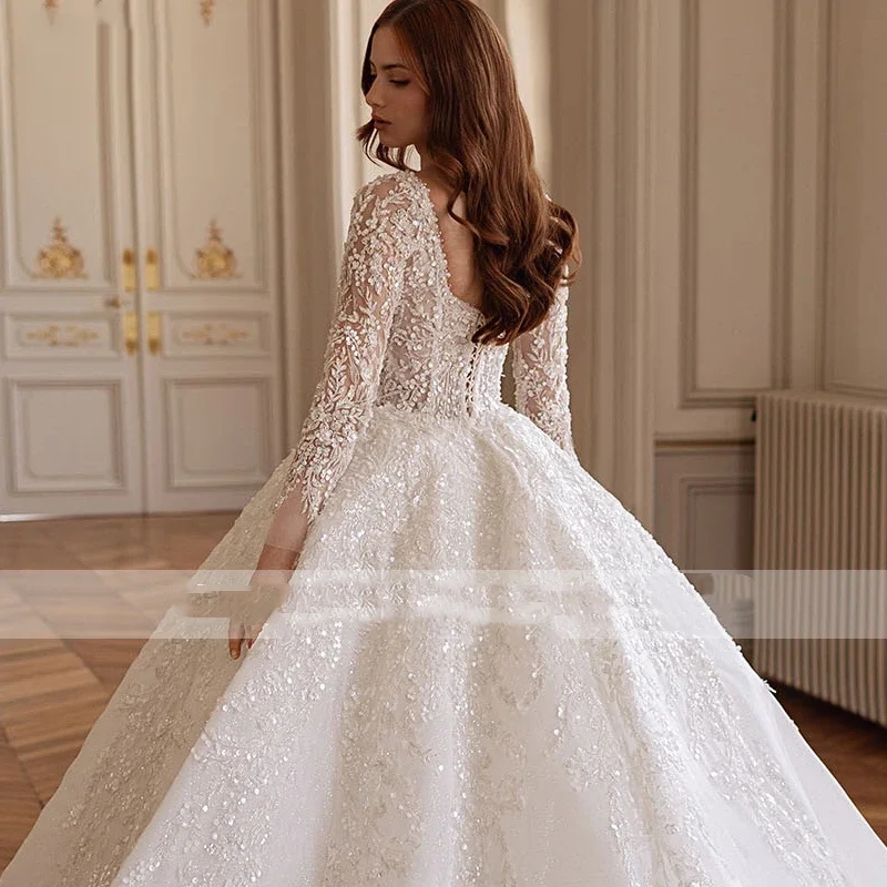 Maßgeschneidertes romantisches Ballkleid-Brautkleid mit U-Ausschnitt und langen Ärmeln, Applikationen, Stickerei, Hofschleppe, Vintage-Brautkleid