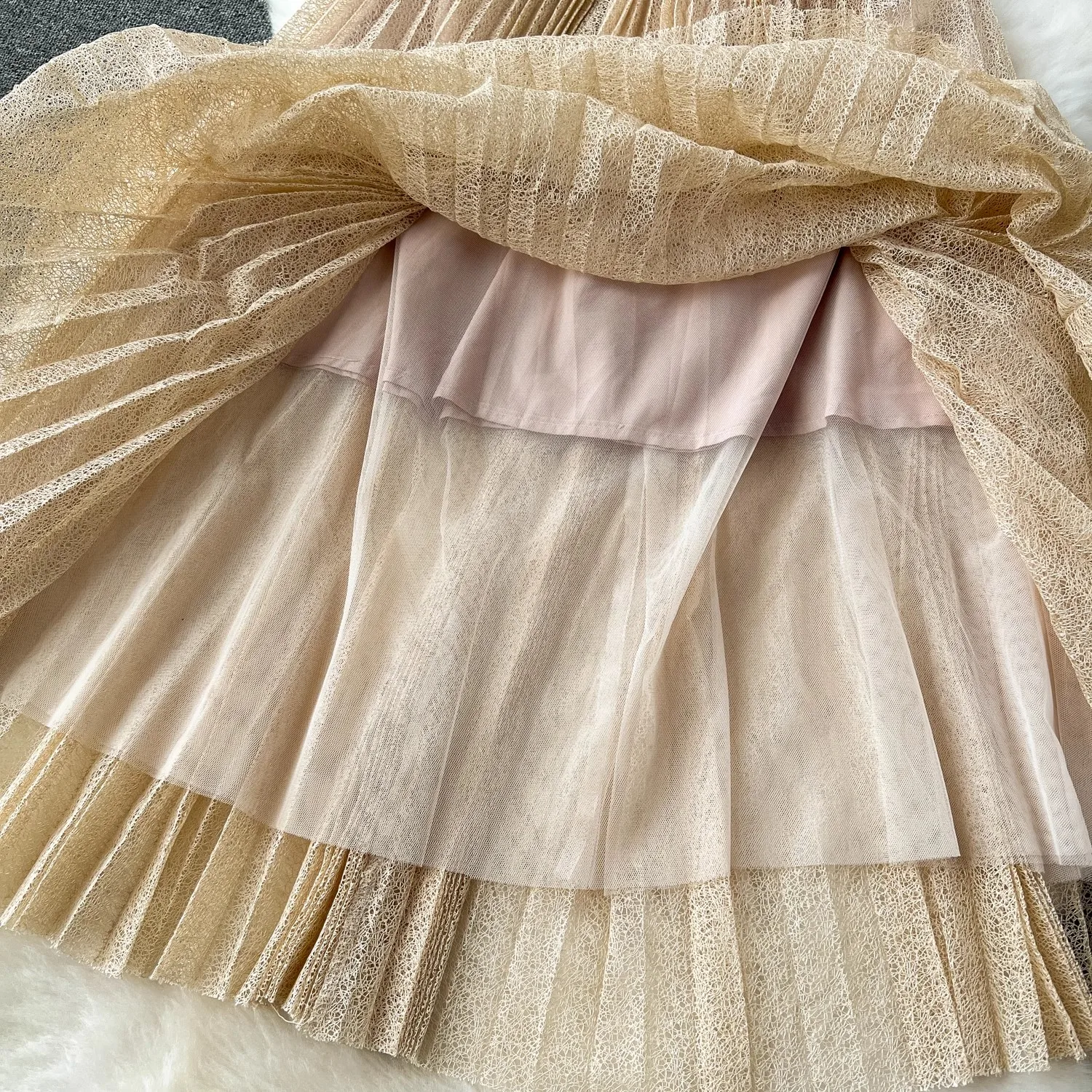 2024 Runway Summer Luxurious Flower Embroidery Pleated Dress Women's O-Neck Flying Sleeve Hollow Out Mesh Holiday Party Clothes