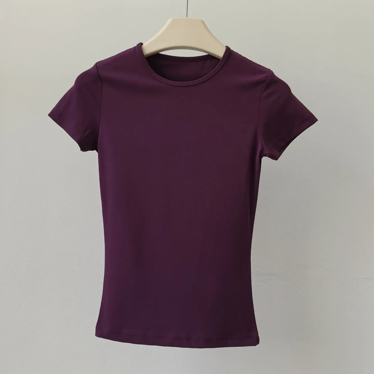 Sommer-Fitnesskleidung Damen Kurzarm-T-Shirt mit rechter Schulter, lässige Sommer-Stretch-Yoga-Kleidung, schmales Lauf-Sport-Gym-Top – Detail 6