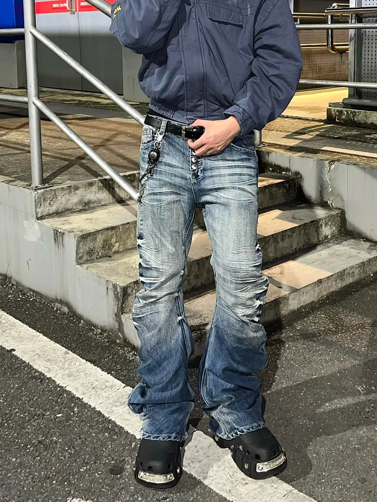 

Мужские джинсы в стиле ретро с пуговицами, декоративными элементами и эффектом потертости, молодежные, модные, прямого кроя