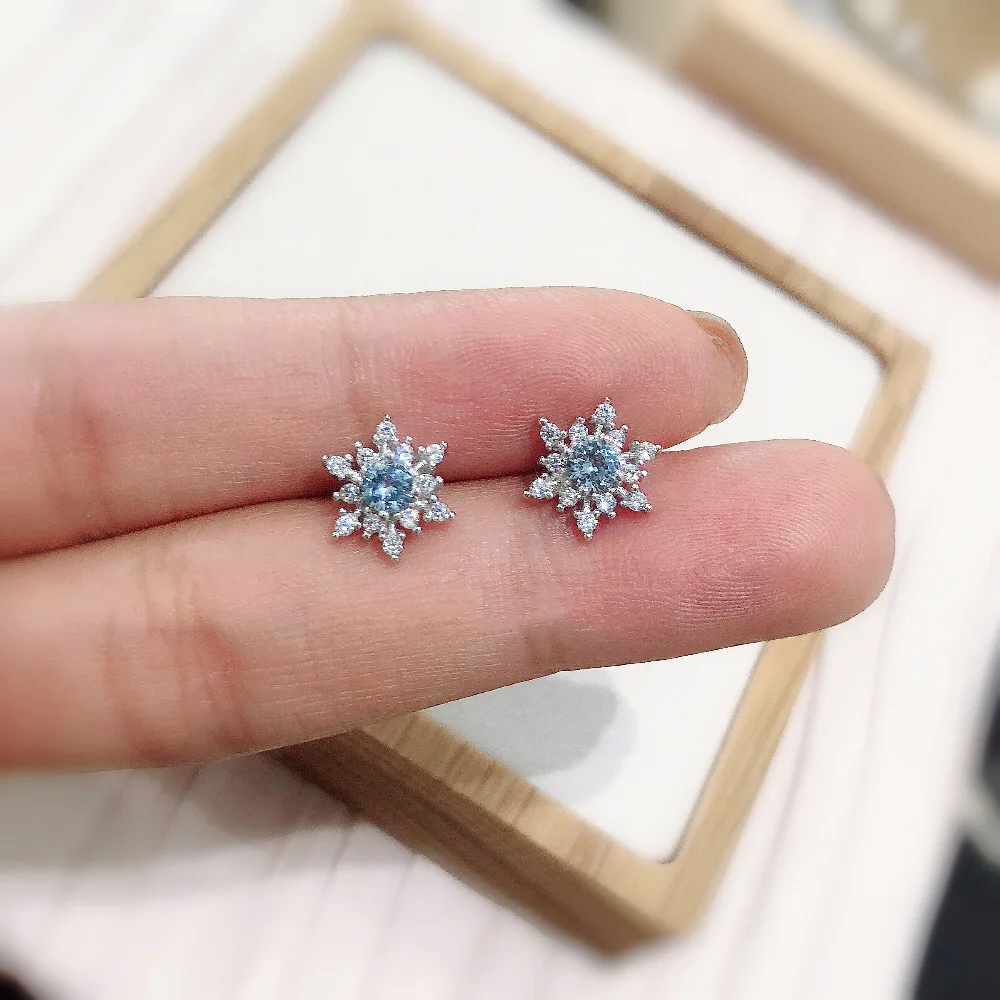 VOQ Silver Color New Snowflake Earrings Zircon Simple Stud Earrings Women\'s Wedding Jewelry Earrings