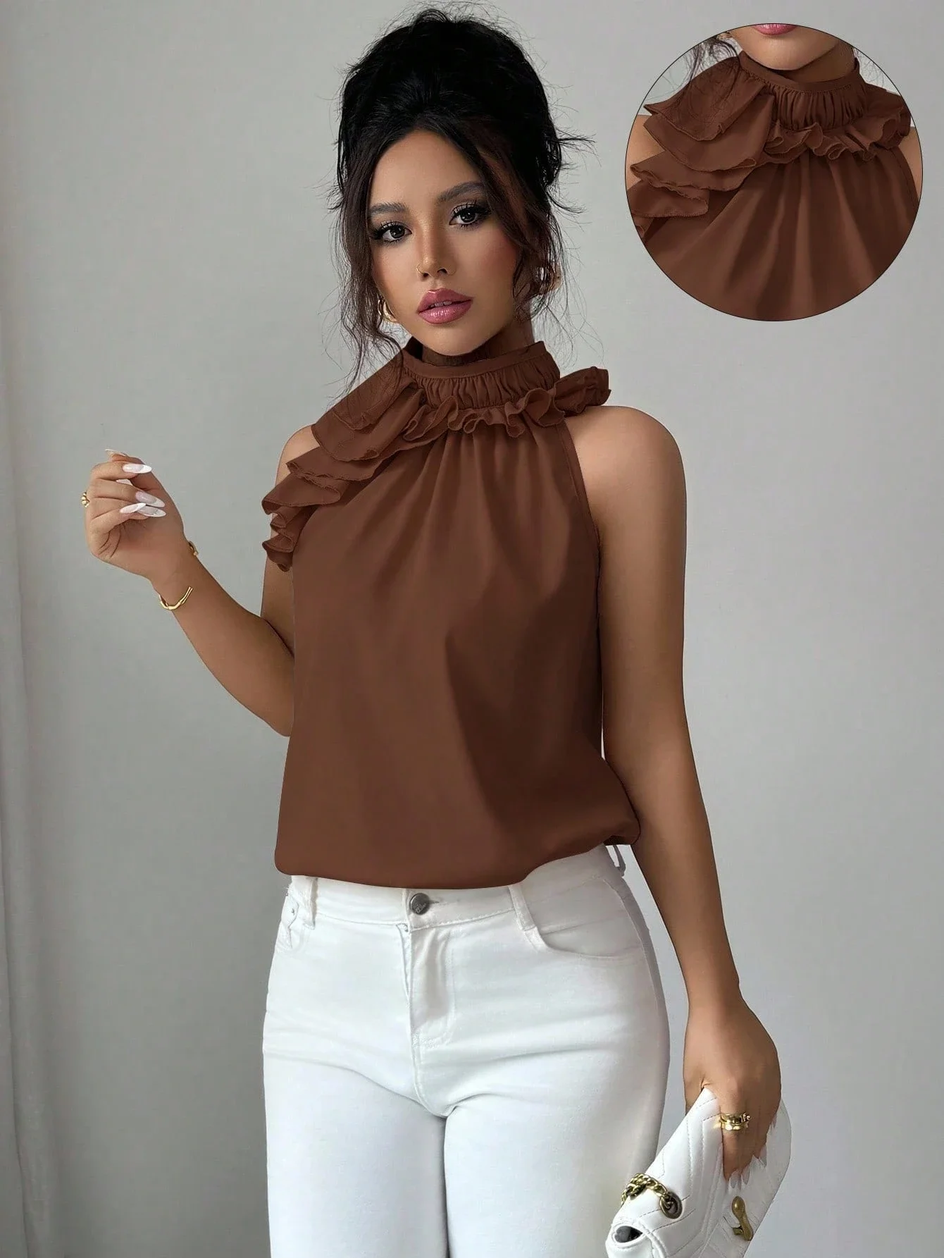 

Элегантная женская блузка без рукавов с драпировкой и плиссировкой, однотонная