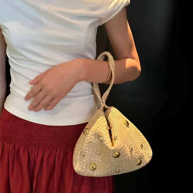 Triangular Woven Straw Clutch Bag Magnetic Closure Evening Handbag With Rivet Minimalist Summer Women Beach Raffia Wrist Purse