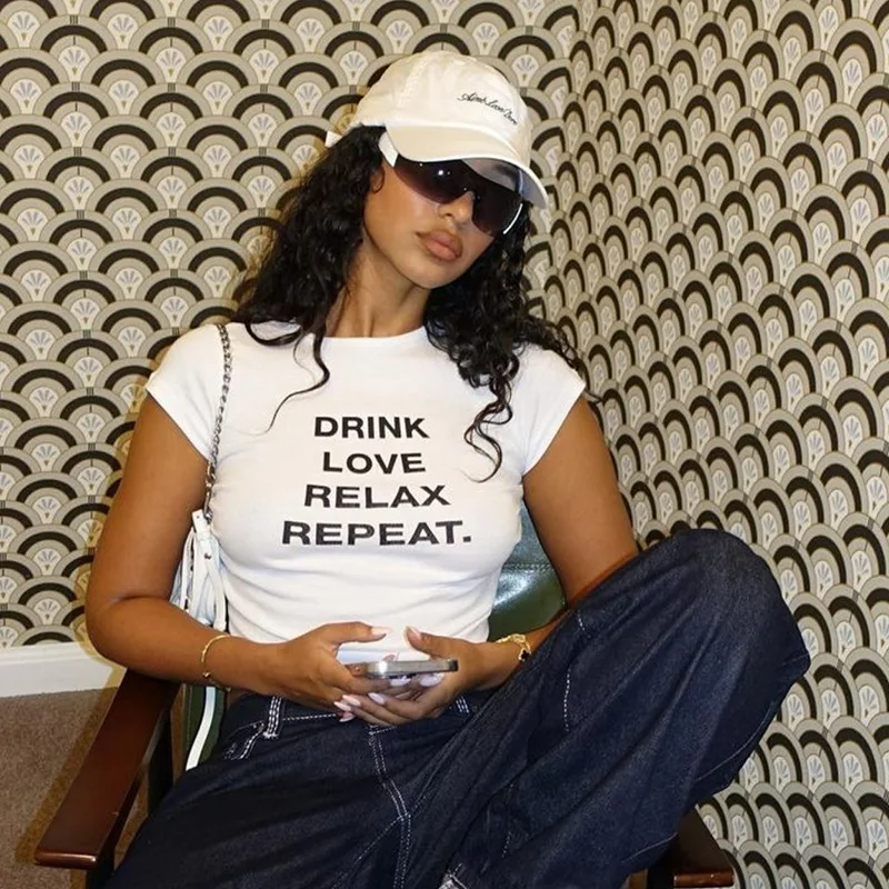 Ins Style 2025 printemps/été vêtements pour femmes nouveau Street Trendsetter col rond T-shirt polyvalent lettre imprimée nombril exposé