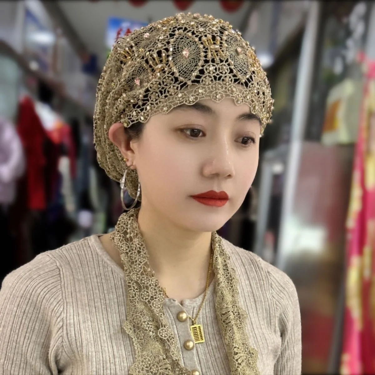 Muslimische Hijabs Frauen Hochzeit Dekoration Schal Mädchen Schal Kopftuch Luxus Quasten Malaysia Gebet Kufi Hut Charmante Spitze