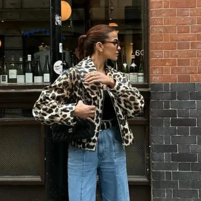 Vintage Leopard Print Bomber Jacket Women Elegant Lapel Long Sleeves Zipper Pockets Lady Coat 2024 Autumn High Street Streetwear