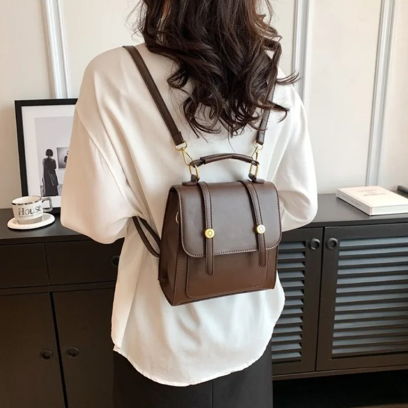 Mochila de PU con hebilla magnética para mujer, bolso escolar informal, mochilas de viaje para estudiantes, bolso de mensajero Popular de cuero