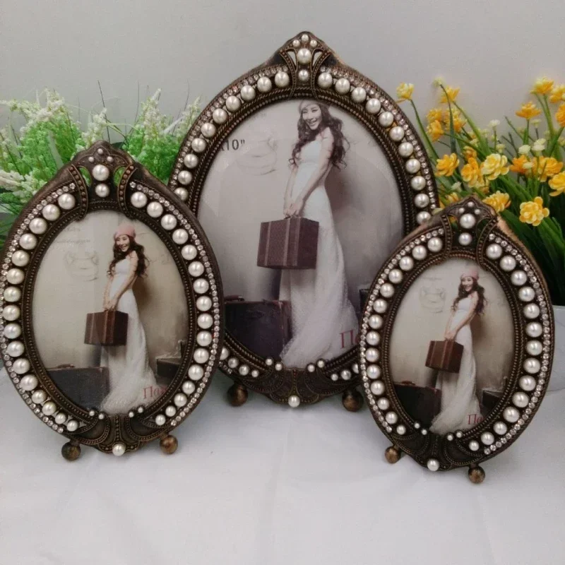 Manufacturers offer a wide range of discounted materials for photo frames