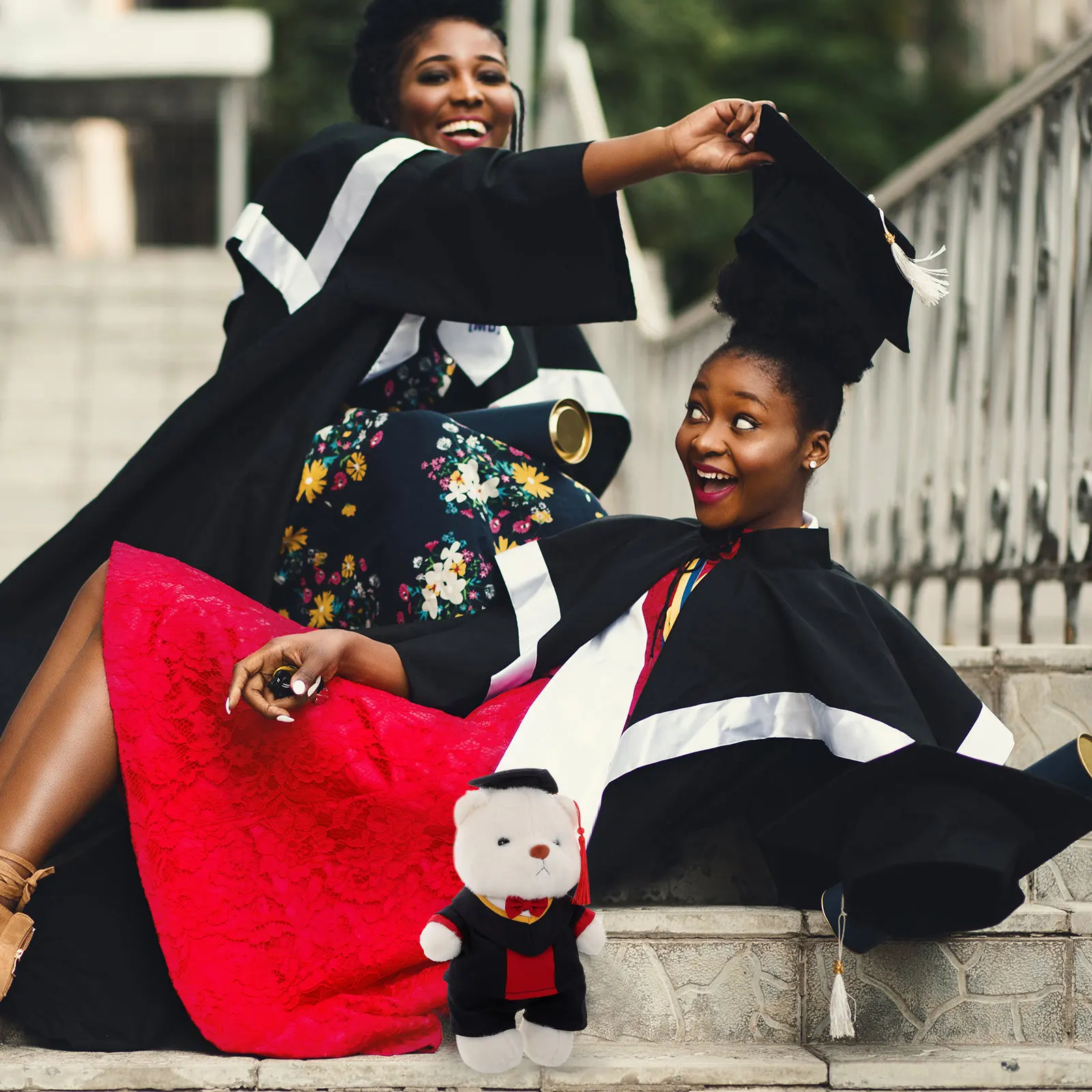 ตุ๊กตาหมีน้อยสำหรับรับปริญญา: หมีน่ารักสวมชุดครุยและหมวก เหมาะสำหรับตกแต่งงานปาร์ตี้ช่วงรับปริญญา ไอเดียของขวัญสำหรับผู้สำเร็จการศึกษา