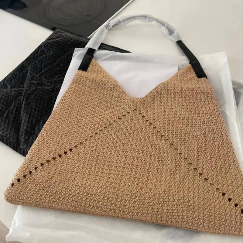 2024 French Fashion Hollow Woven Folding Grass Woven Bag For Women Leisure And Simple Beach Vacation Shoulder Women\'s Bag Trend