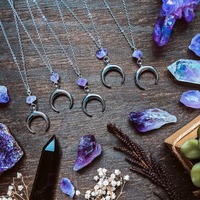 Charm Goth Silver Color Crescent Irregular Purple Natural Crystal Pendant Necklace for Women Halloween Mysterious Witch Jewelry