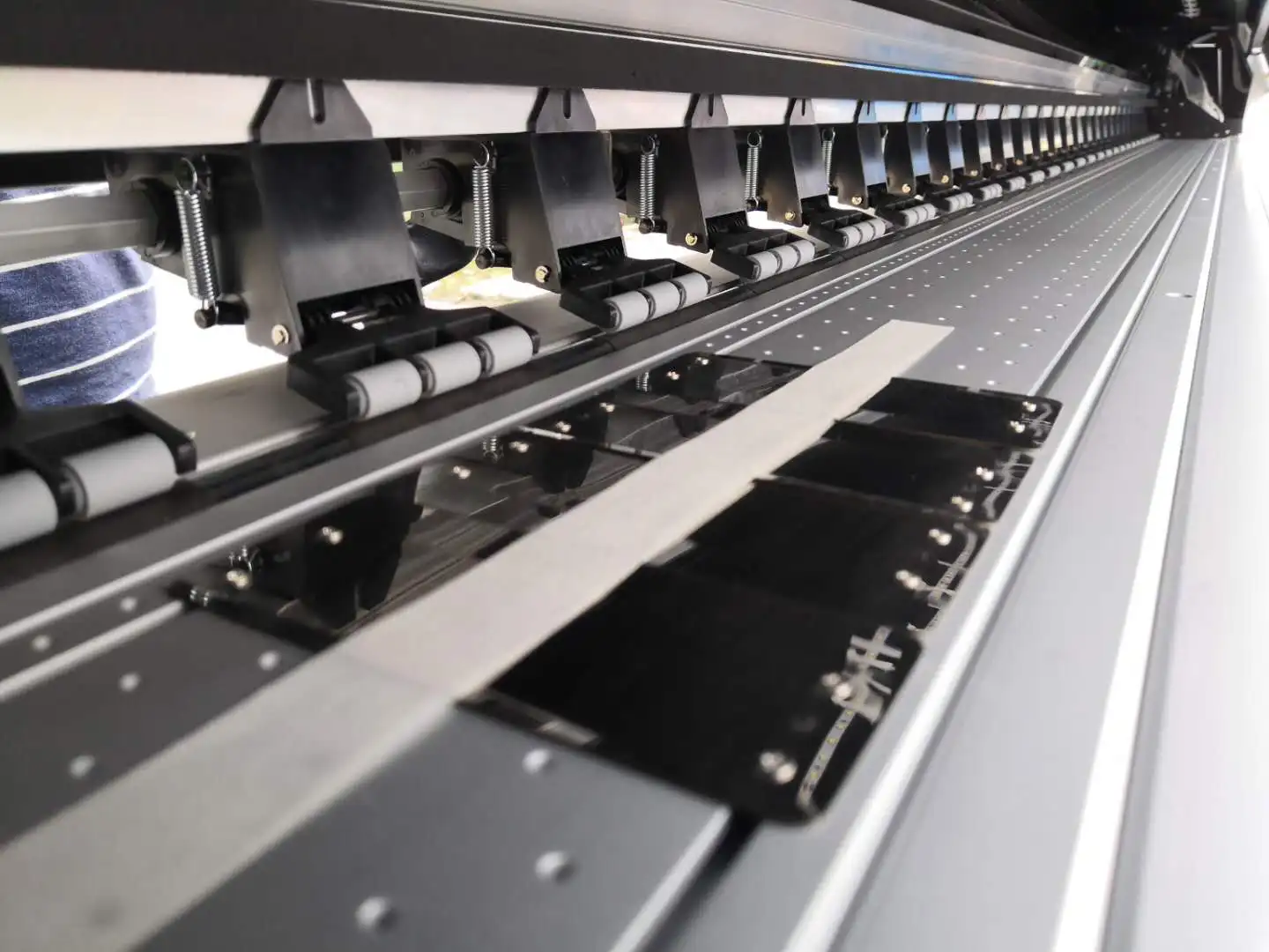 for Discount Price Yinstar Digital 1.8m 3.2m I3200 XP600 Eco Solvent Printer and Cutter China Manufacturer Supplier image 3