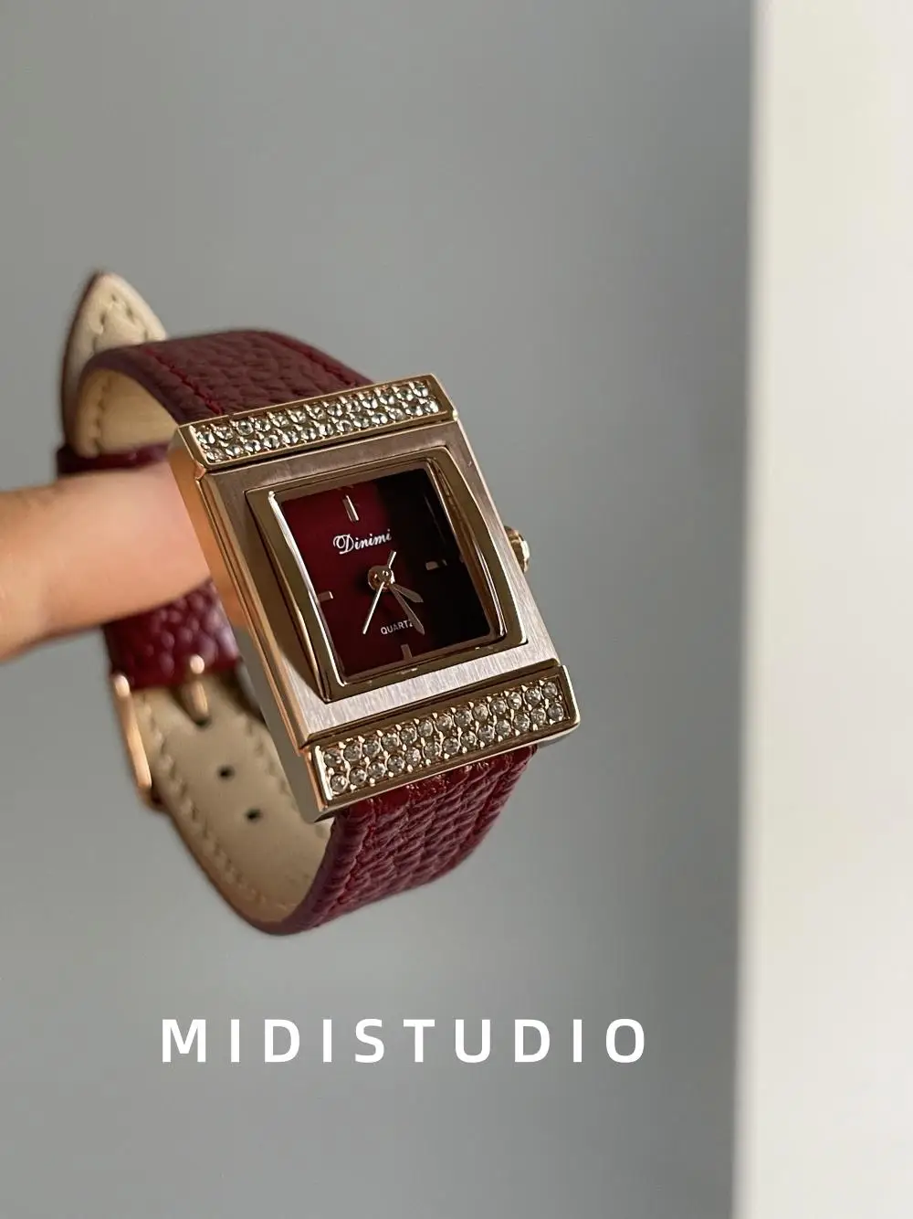 

Retro-style design, red autumn/winter vibe, high-end leather women's watch, elegant women's wristwatch, women's gift.