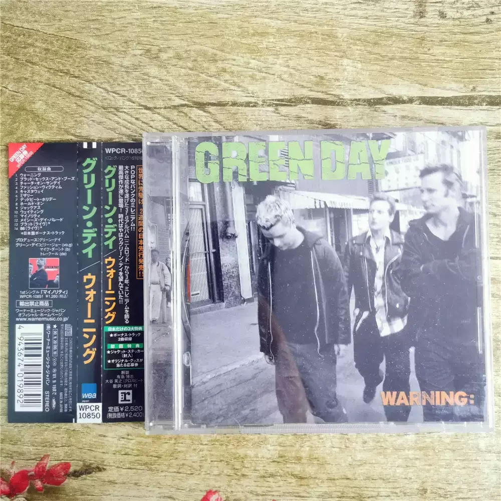 

CD Green Day Warning. Дата выпуска: 3 октября 2000 года.