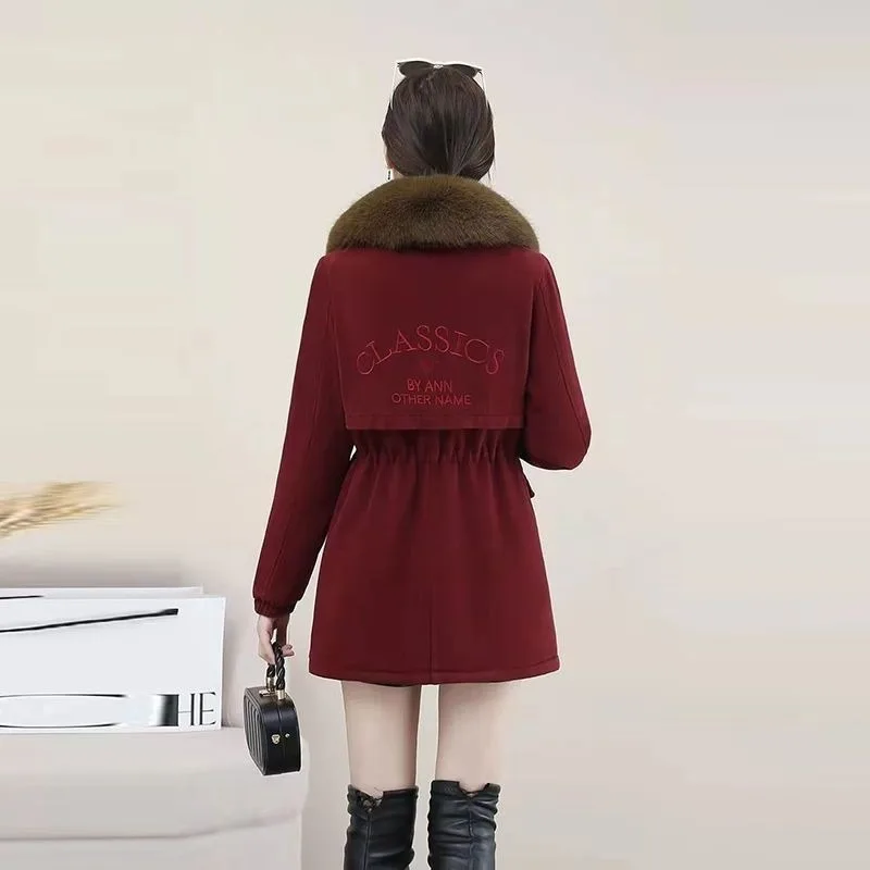 Abrigo de plumón de algodón para mujer, chaqueta de longitud media, Parkas holgadas de talla grande, prendas de vestir gruesas, abrigo con Cuello de piel, novedad de invierno 2023