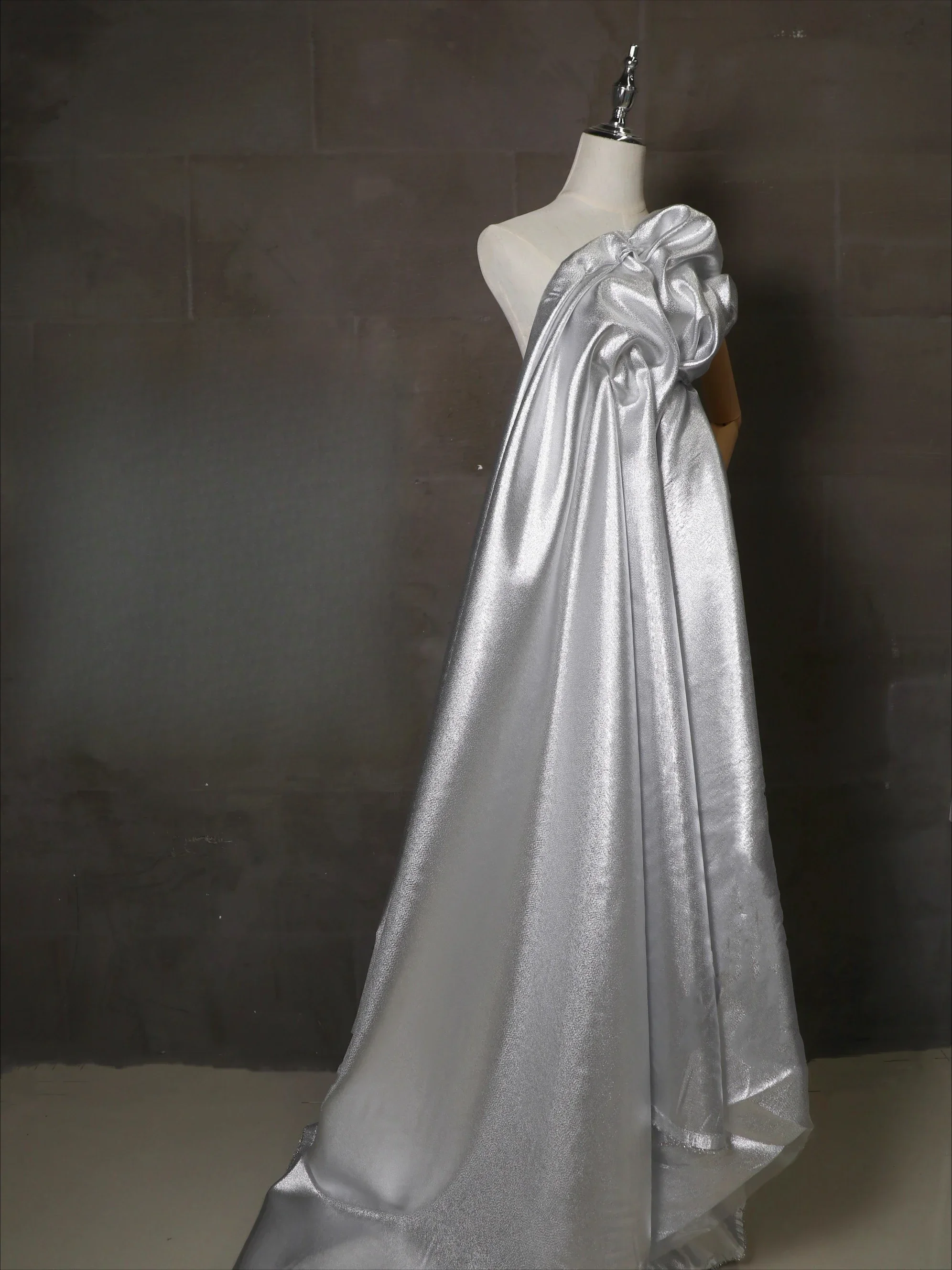 

Silver Shiny Light Thick Texture Metal Stiff Fabric Sewing Formal Dress Stage Fabric Wedding Clothing Tablecloth Fabric