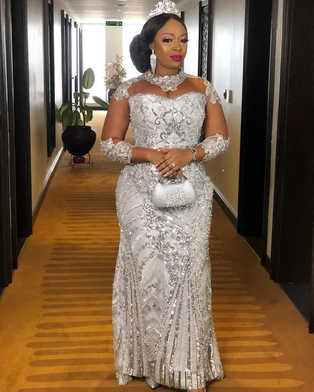 

Arabic Aso Ebi Silver Lace Beaded Evening Dresses Sheer Neck Prom Dresses Mermaid Formal Seond Reception Gowns Customization