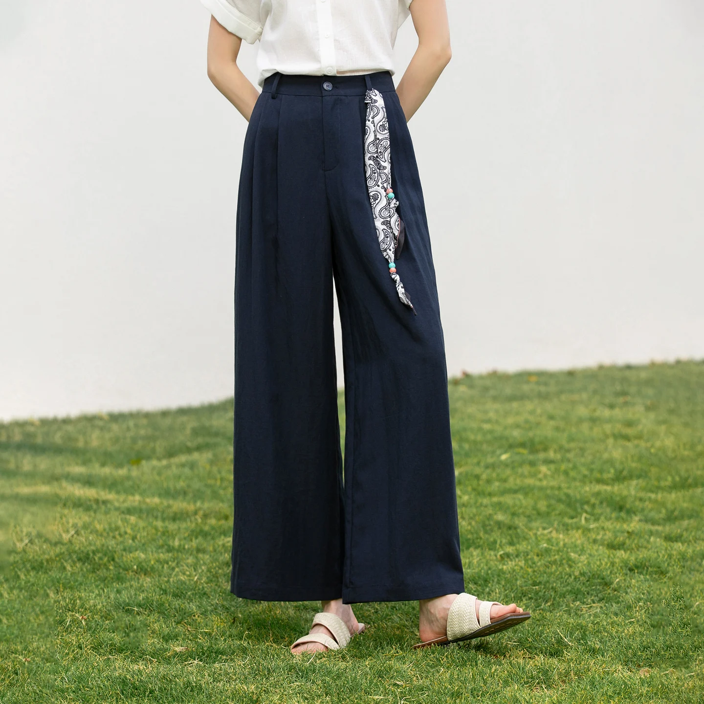 

SENTUBILA Women's Minimalist Wide Leg Pants 2026 Summer New Pleated Detachable Print Scarf Office Casual Cropped Pants 162KD4227