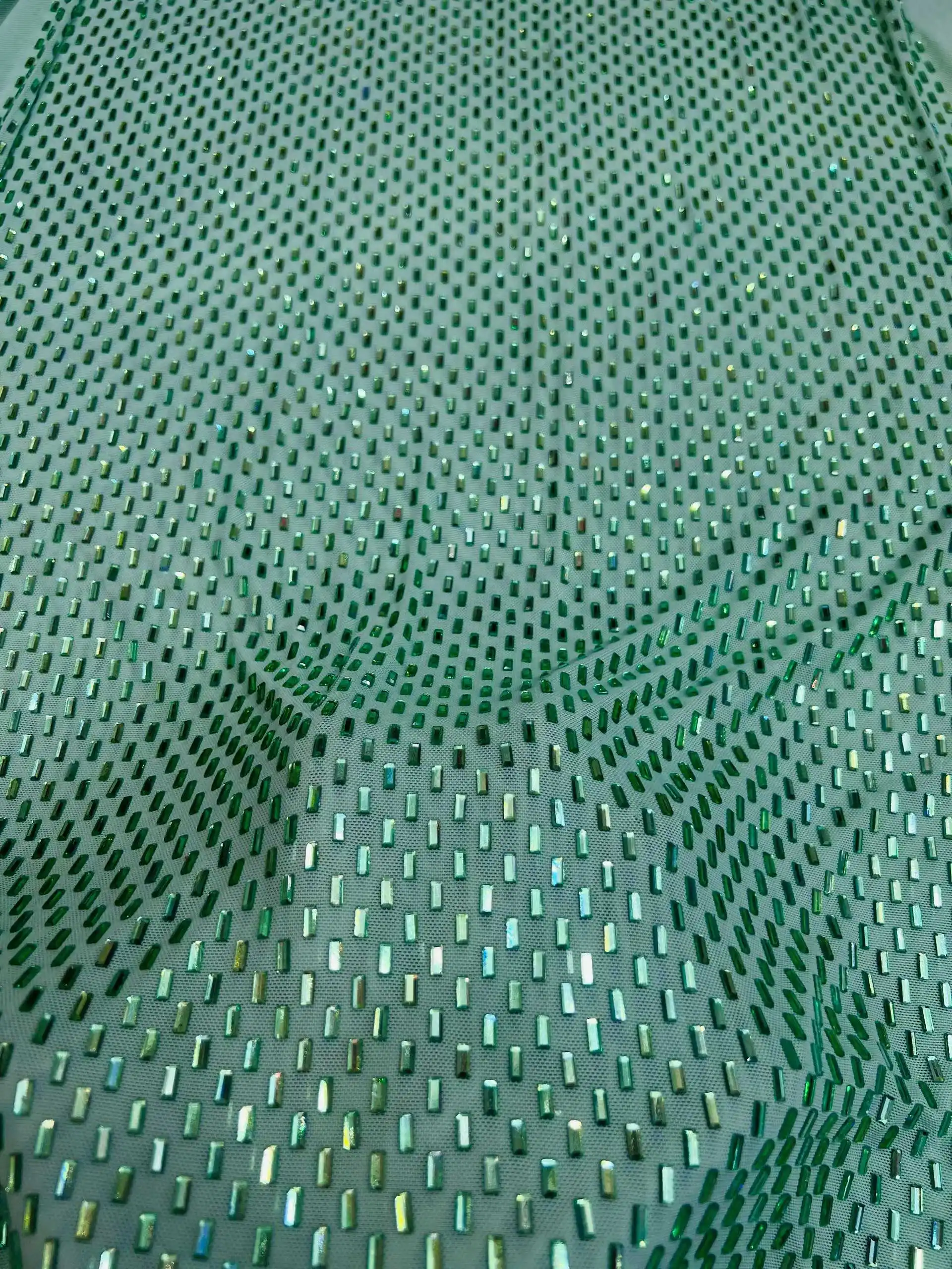 

Элитная высококачественная африканская нигерийская кружевная ткань 2026 года с вышивкой и блестящими тяжелыми стразами для свадебных и праздничных платьев, для шитья